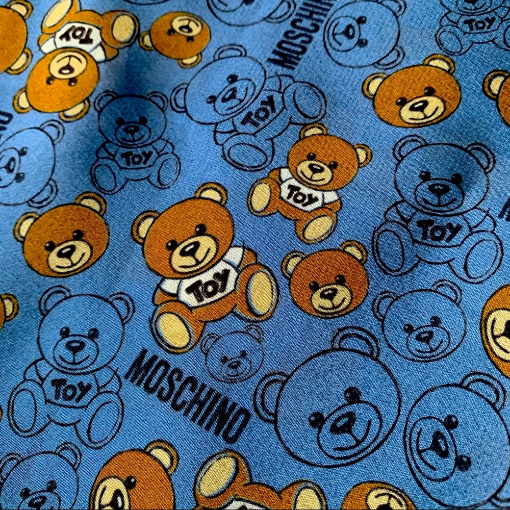 🧸SOLD💙NWT MOSCHINO SILK 100% designer luxury scarf